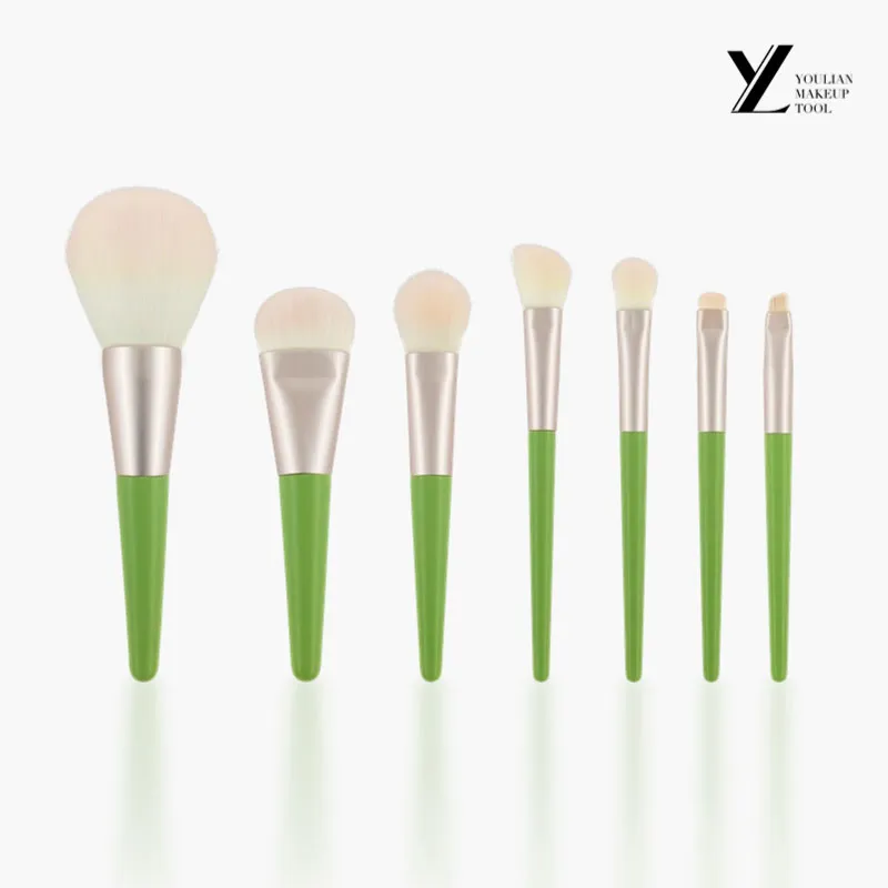 Apa perbedaan antara kuas makeup yang terbuat dari bahan yang berbeda?